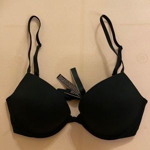 Victoria’s Secret bra, 32D, almost new, never wear
